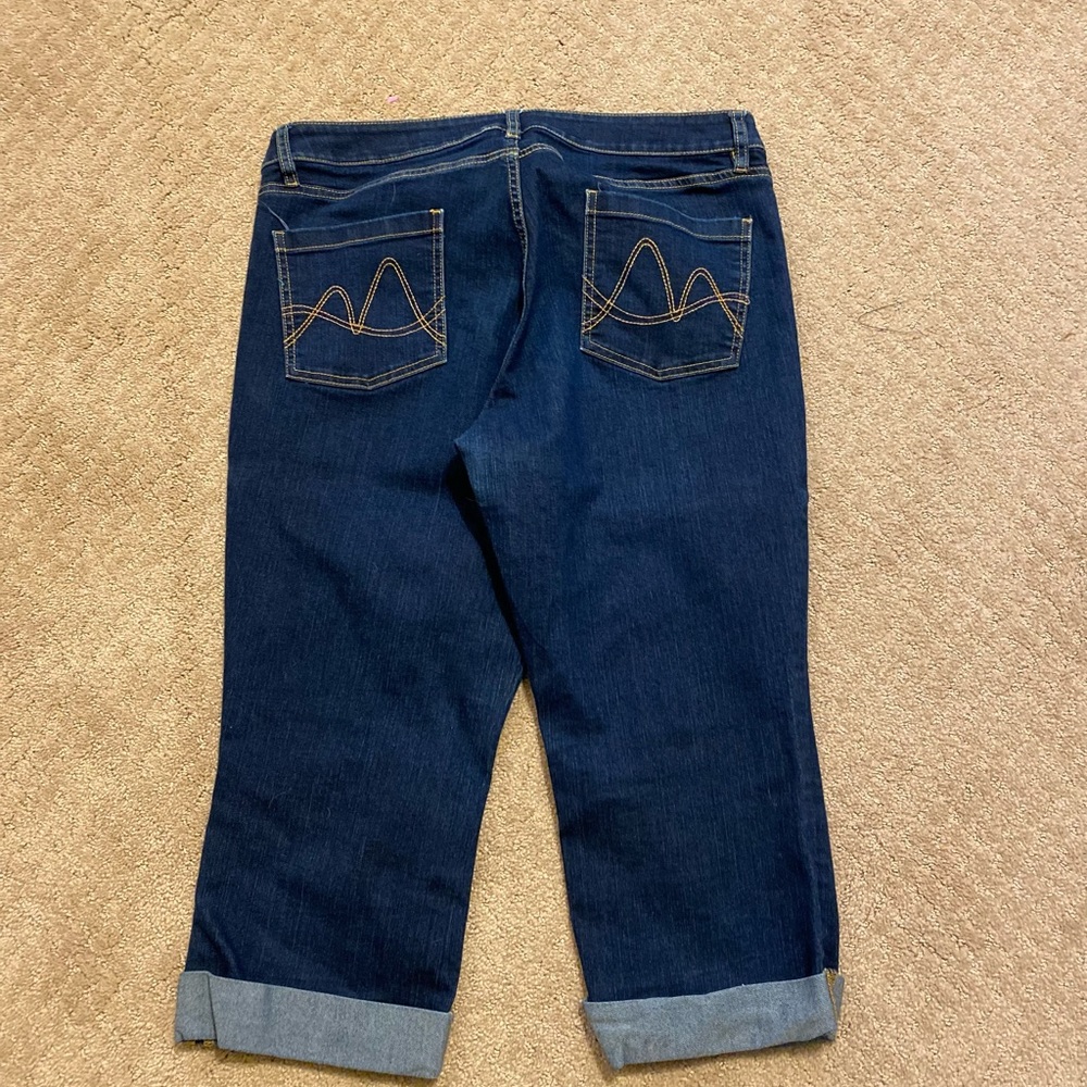 NWOT NY & Co. - Curvy & skinny crop (sits at lower waist crop jeans, Size: 14 - Picture 2 of 8